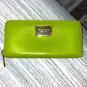 Michael KORS 💚GREEN💚 Zipper Wallet
